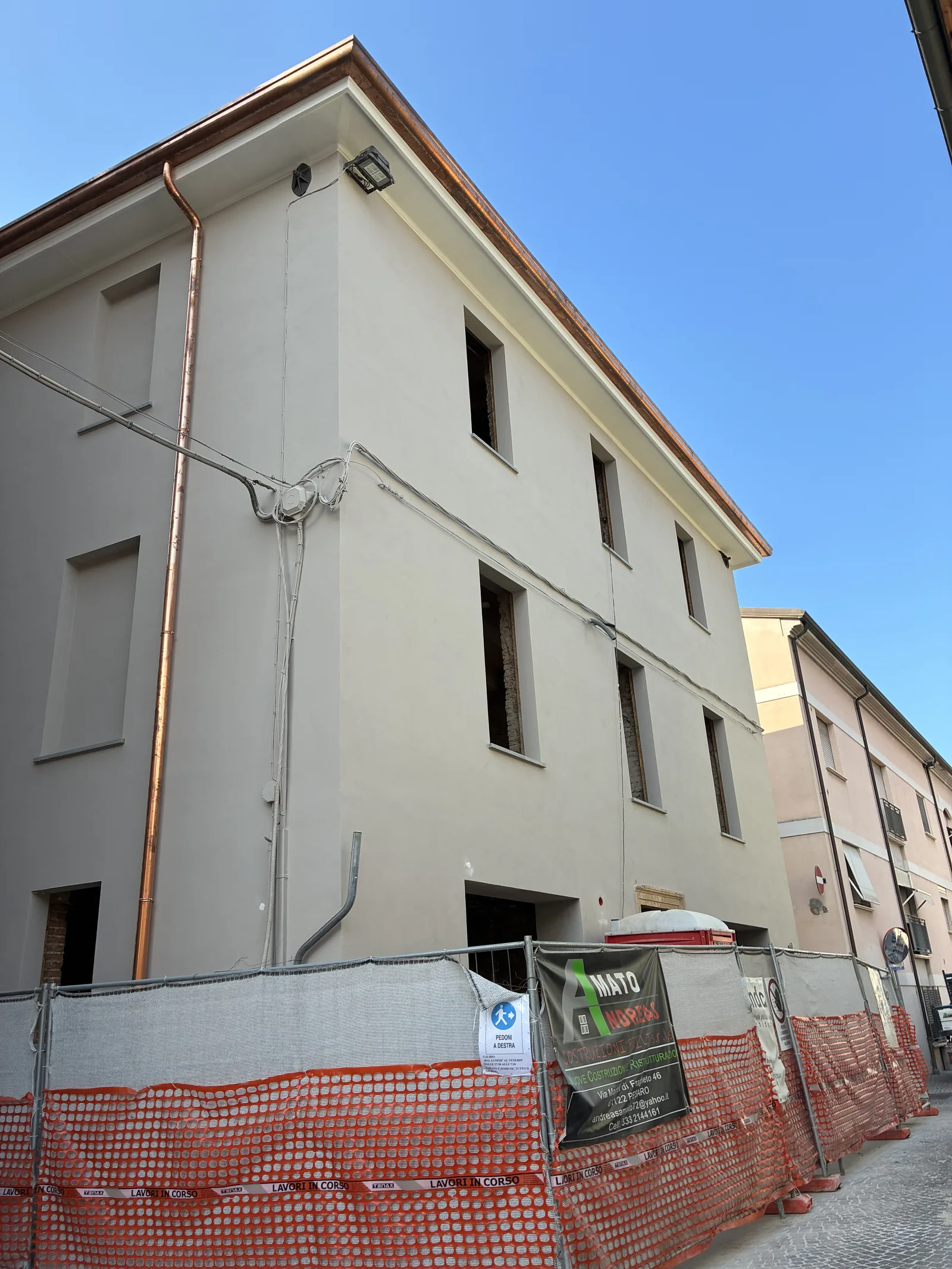 Esterno del cantiere in Via Mazza